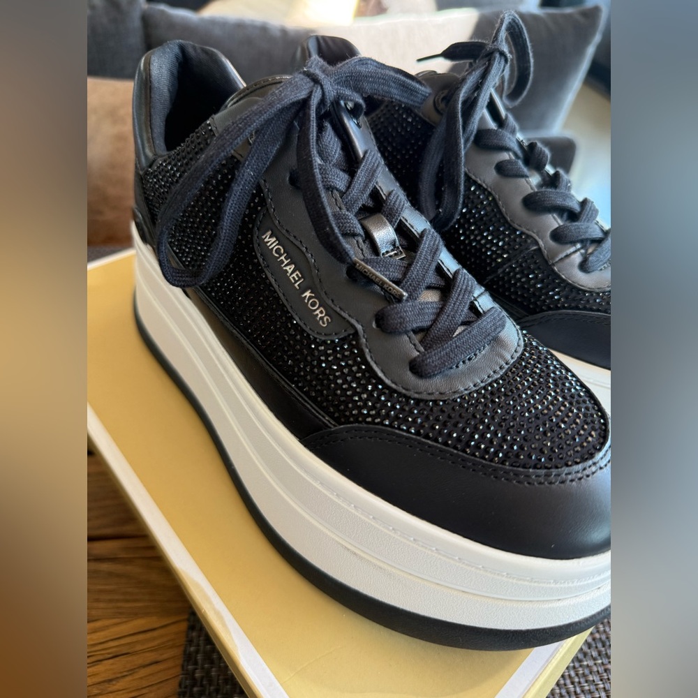 ⚜️MICHAEL KORS WOMEN’S HAYES EMBELLISHED PLATFORM SNEAKERS NEW IN BOX Size 8.5⚜️ - Picture 2 of 15
